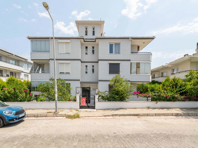 HALILLE GÜZELBAHÇE'DEN DENIZE 100 MT. MERKEZI KONUMDA DAIRE