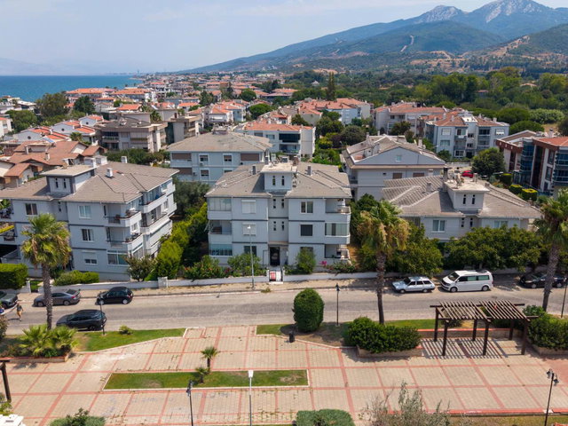 HALILLE GÜZELBAHÇE'DEN DENIZE 100 MT. MERKEZI KONUMDA DAIRE