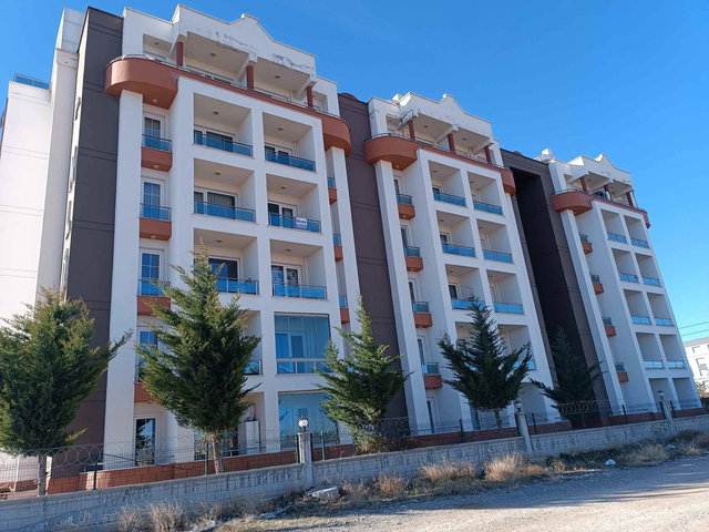 REMAX POINT'TEN LOFT CAMPUS SİTESİ'NDE SATILIK ARAKAT EŞYASIZ 1+1