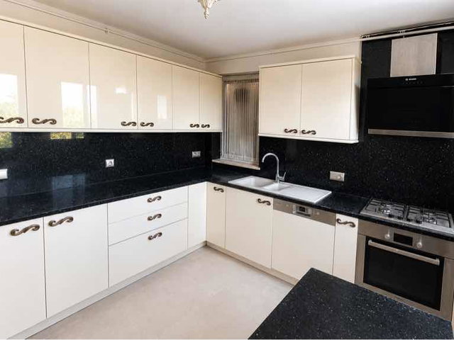 BAKIRKÖY YEŞİLKÖY’DE GÜNEY CEPHELİ 4+1 | 156 M² NET | 2 BANYO | BALKONLU KİRALIK DAİRE