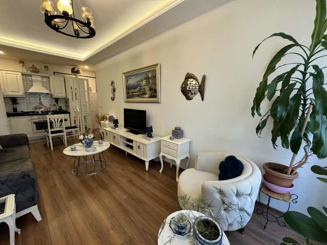 KÜÇÜKYALI SAHİLDE MARMARAYA 2 DK EŞYALI KAPALI OTOPARKLI KİRALIK 1+1