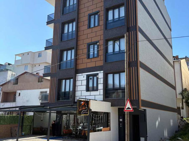 ÇAYIROVA KENT MERKEZİNİN YANI BAŞINDA 2+1 SATILIK DAİRE