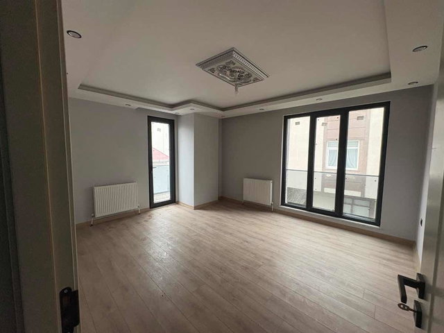 ÇAYIROVA KENT MERKEZİNİN YANI BAŞINDA 2+1 SATILIK DAİRE