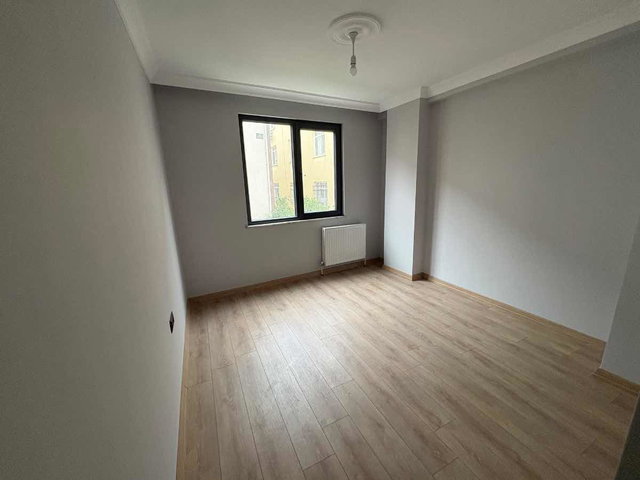 ÇAYIROVA KENT MERKEZİNİN YANI BAŞINDA 2+1 SATILIK DAİRE