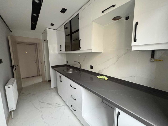 ÇAYIROVA KENT MERKEZİNİN YANI BAŞINDA 2+1 SATILIK DAİRE