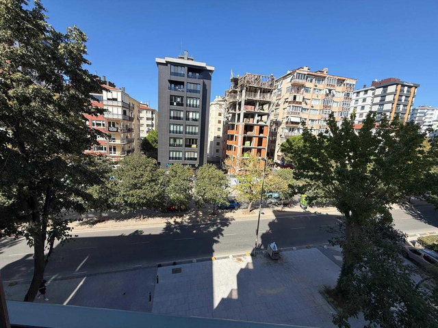 GÖZTEPE FAHRETTİN KERİM GÖKAY CADDESİNDE KİRALIK 3,5+1 DAİRE