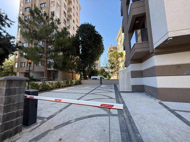 GÖZTEPE FAHRETTİN KERİM GÖKAY CADDESİNDE KİRALIK 3,5+1 DAİRE