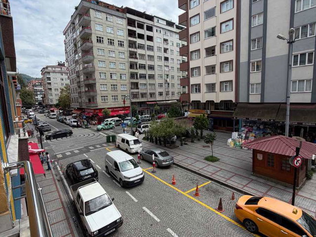 RİZE EKREM ORHON'DA 3+1 BAKIMLI GÜNEŞ ALAN ÇİFT CEPHE DAİRE