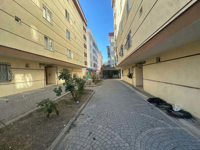 ADNAN KAHVECİDE SATILIK SİTE İÇİ 3+1 GENİŞ KULLANIMLI DAİRE