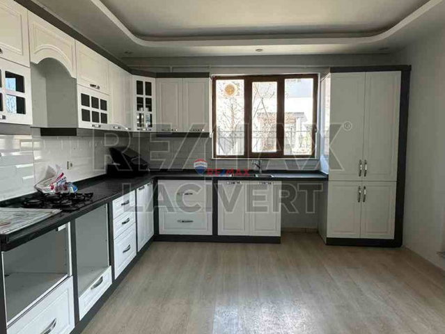 RE/MAX LACİVERT'TEN DADAŞKENT'TE SATILIK VİLLA