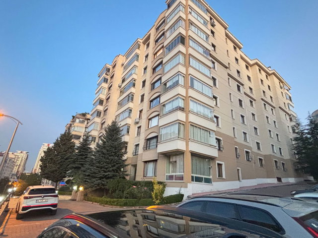 ÇUKURAMBAR MERKEZ'DE ÖNÜ TAMAMEN AÇIK LÜKS & FERAH  4+1