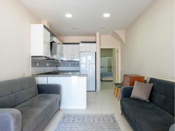 ÇEŞME MERKEZDE DENİZ MANZARALI EŞYALI KİRALIK 1+1 DAIRE