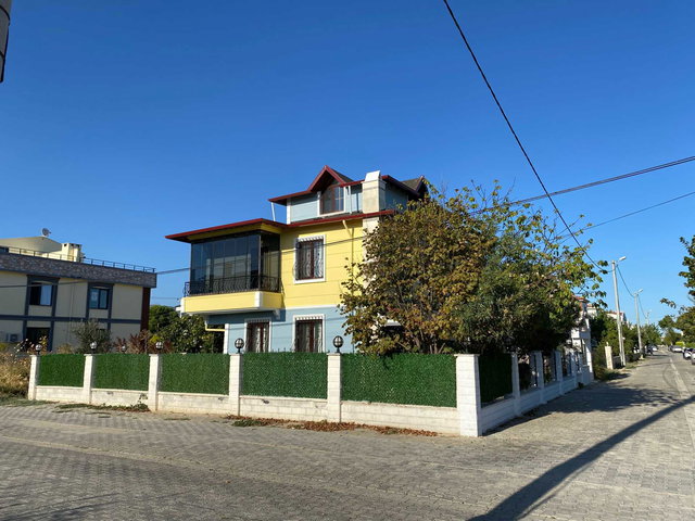 ŞARKÖY'DE 4+1 250 M2 LÜKS TRİPLEKS SATILIK VİLLA