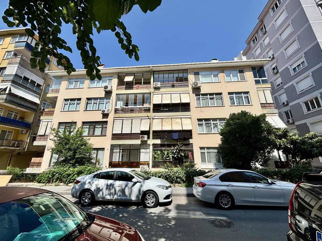 MERDİVENKÖY DE LÜX YAPI, YENİLENMİŞ 2+1 DAİRE