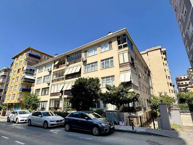 MERDİVENKÖY DE LÜX YAPI, YENİLENMİŞ 2+1 DAİRE