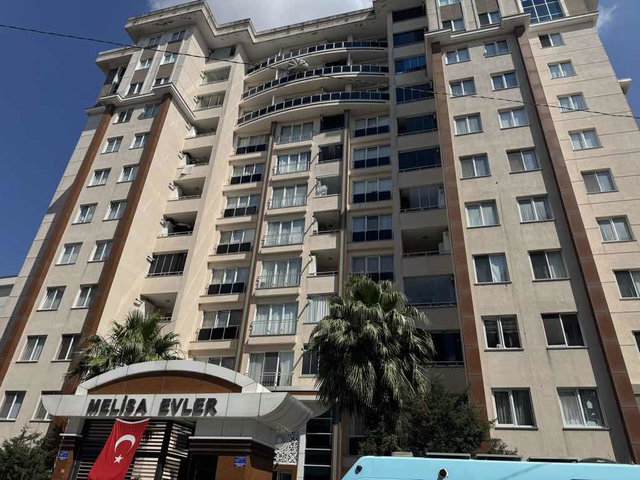 BEYLİKDÜZÜ’NDE 11. KAT SON KAT | 3+1 | 165 M² BRÜT | EŞYALI | ÇİFT CEPHE (GÜNEY-BATI)