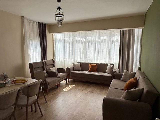 HOR HOR CADDESİ ÜZERİNDE BAKIMLI EŞYALİ 2+1 KURALİK DAİRE