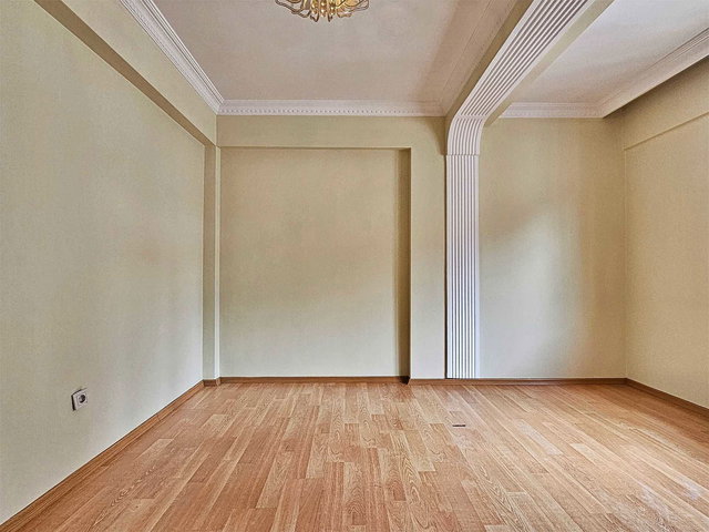 ARMAĞANEVLER'DE 130 M2 4+1 2 BALKONLU İYİ DURUMDA SATILIK DAİRE