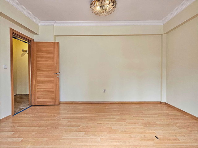 ARMAĞANEVLER'DE 130 M2 4+1 2 BALKONLU İYİ DURUMDA SATILIK DAİRE