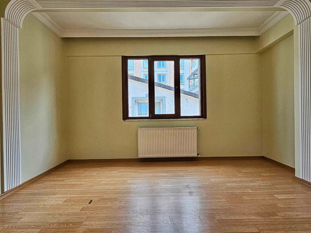 ARMAĞANEVLER'DE 130 M2 4+1 2 BALKONLU İYİ DURUMDA SATILIK DAİRE