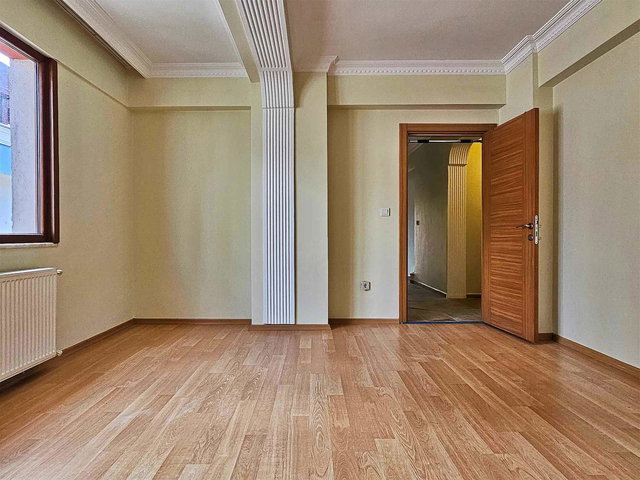 ARMAĞANEVLER'DE 130 M2 4+1 2 BALKONLU İYİ DURUMDA SATILIK DAİRE