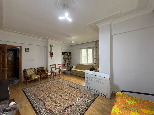 KADIKÖY’DE 3+1 | 130 M² BRÜT | BALKONLU | DOĞALGAZ KOMBİLİ | TAPULU DAİRE
