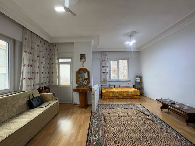 KADIKÖY’DE 3+1 | 130 M² BRÜT | BALKONLU | DOĞALGAZ KOMBİLİ | TAPULU DAİRE