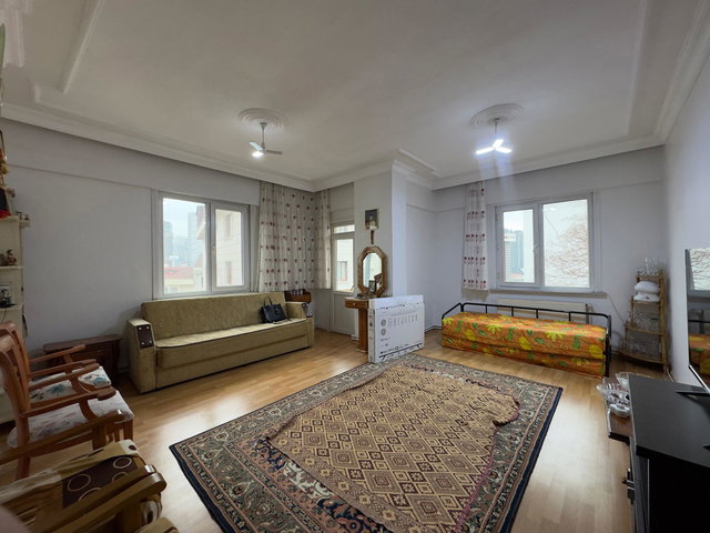 KADIKÖY’DE 3+1 | 110 M² NET | 2. KAT | BALKONLU | DOĞALGAZ KOMBİLİ