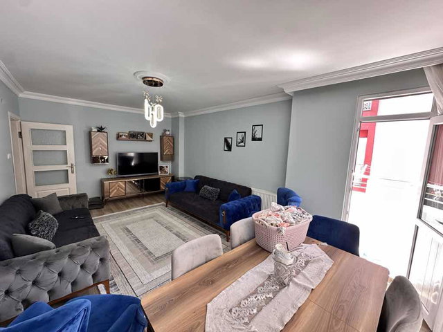 DEMİRKAPI MAHALLESİ’NDE MERKEZİ KONUMDA 2+1 85 M² NET  2. KAT