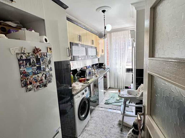 DEMİRKAPI MAHALLESİ’NDE MERKEZİ KONUMDA 2+1 85 M² NET  2. KAT