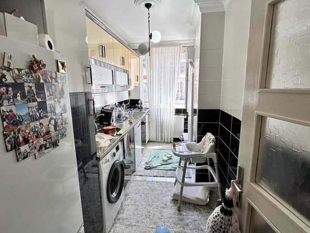 DEMİRKAPI MAHALLESİ’NDE MERKEZİ KONUMDA 2+1 85 M² NET  2. KAT