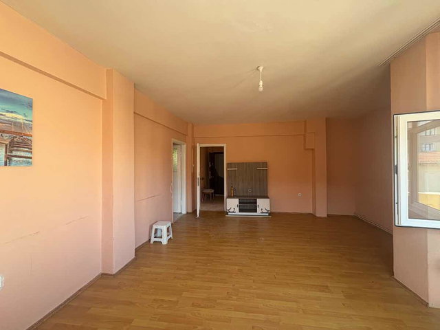 REMAX ASHILL ÜSKÜDAR YAVUZTÜRK DE KULLANIŞLI GENIŞ KIRALIK 2+1