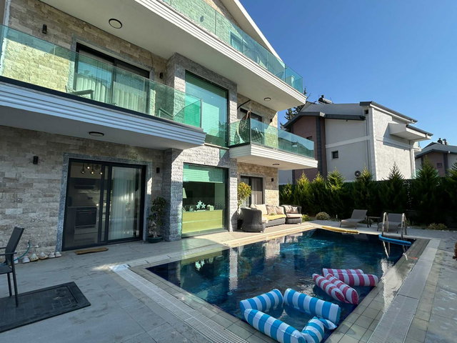 FETHİYE ÇİFTLİK’TE 2025 YAPIMI 4+1 TRİPLEX VİLLA | KREDİ  UYGUN
