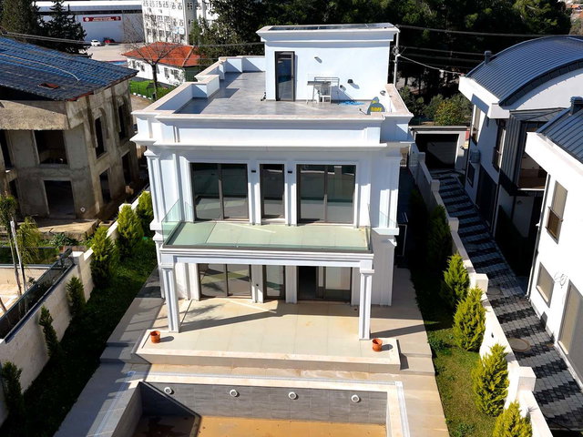 ANTALYA MURATPAŞA ERMENEK’TE YENİ NESİL 5+1 VİLLA