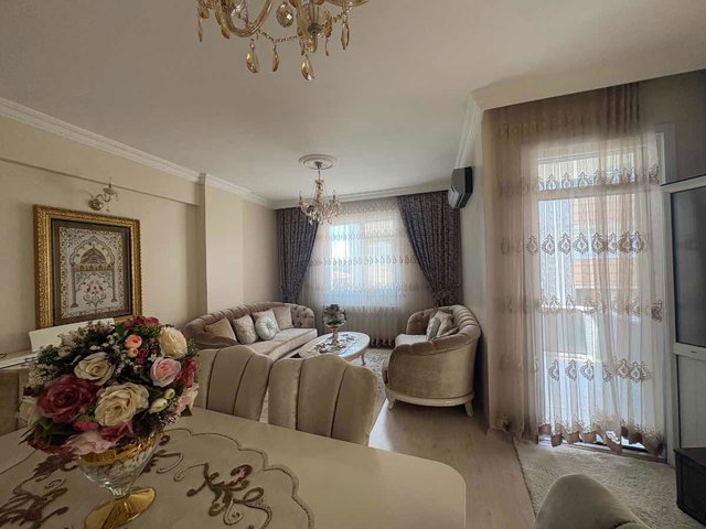 REMAX ASHILL ÜSKÜDAR BURHANIYE DE GENIŞ 3+1 KIRALIK DAIRE