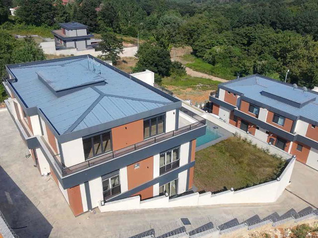 ÇEKMEKÖY REŞADİYE’DE BUTİK SİTEDE MÜSTAKİL HAVUZLU 450M² VİLLA