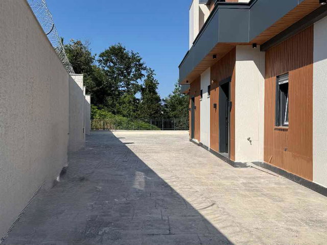 ÇEKMEKÖY REŞADİYE’DE BUTİK SİTEDE MÜSTAKİL HAVUZLU 450M² VİLLA