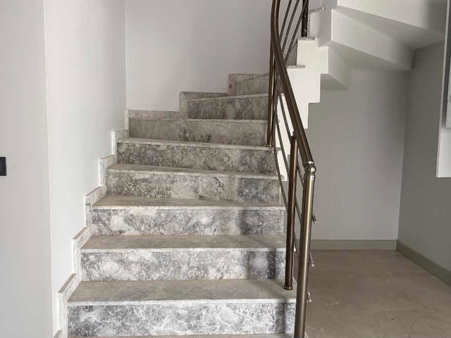 ÇEKMEKÖY REŞADİYE’DE BUTİK SİTEDE MÜSTAKİL HAVUZLU 450M² VİLLA