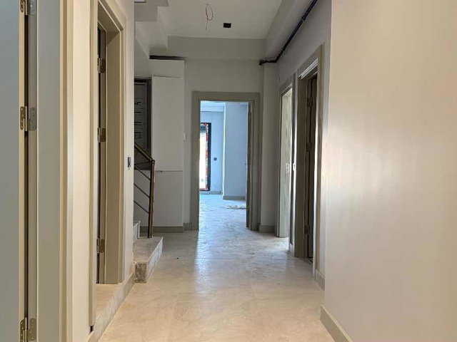 ÇEKMEKÖY REŞADİYE’DE BUTİK SİTEDE MÜSTAKİL HAVUZLU 450M² VİLLA