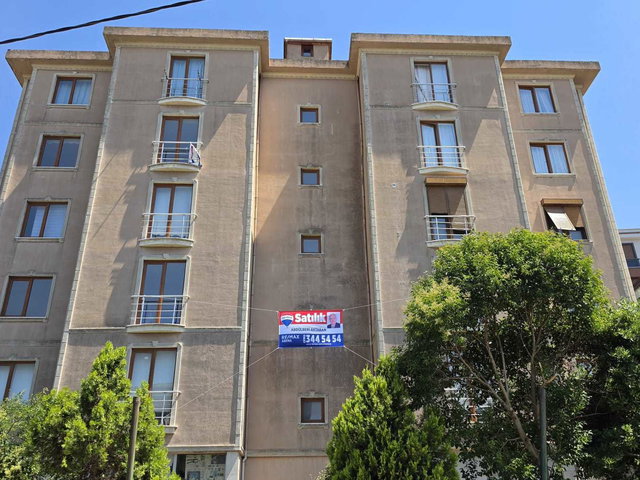 ÜMRANIYE IHLAMURKUYU'DA SATILIK 3+1 ARAKAT DAIRE