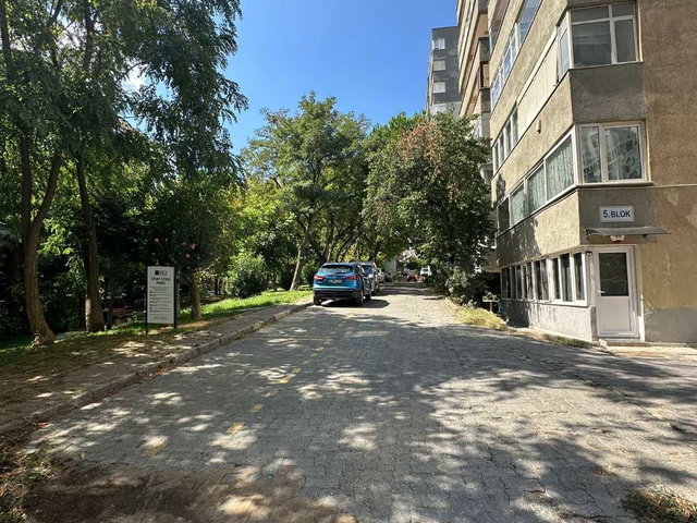 MERDIVENKÖY'DE SITE IÇERISINDE 3+1 115M² SATILIK DAİRE