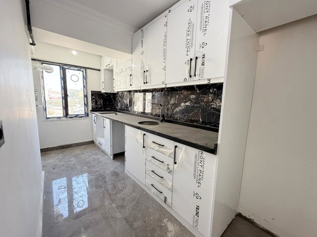 REMAX'TEN KOCASİNAN MERKEZ'DE KAT MÜLKİYETLİ ÖN CEPHE BALKONLU SIFIR SATILIK DAİRE!