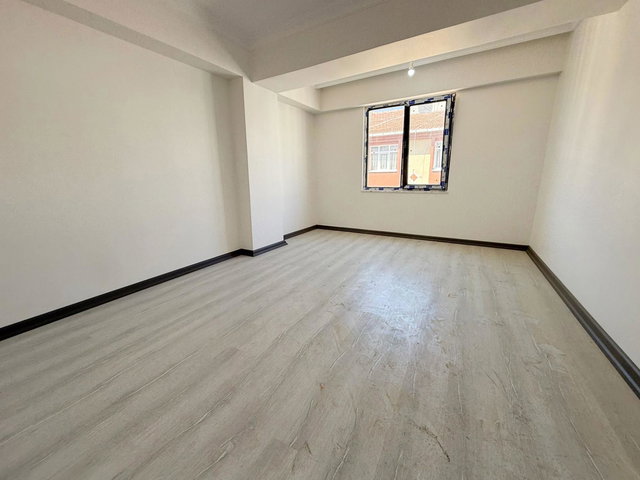 REMAX'TEN KOCASİNAN MERKEZ'DE KAT MÜLKİYETLİ ÖN CEPHE BALKONLU SIFIR SATILIK DAİRE!