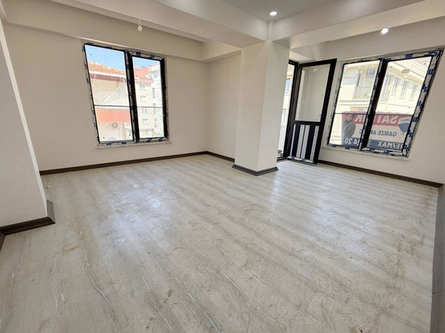 REMAX'TEN KOCASİNAN MERKEZ'DE KAT MÜLKİYETLİ ÖN CEPHE BALKONLU SIFIR SATILIK DAİRE!
