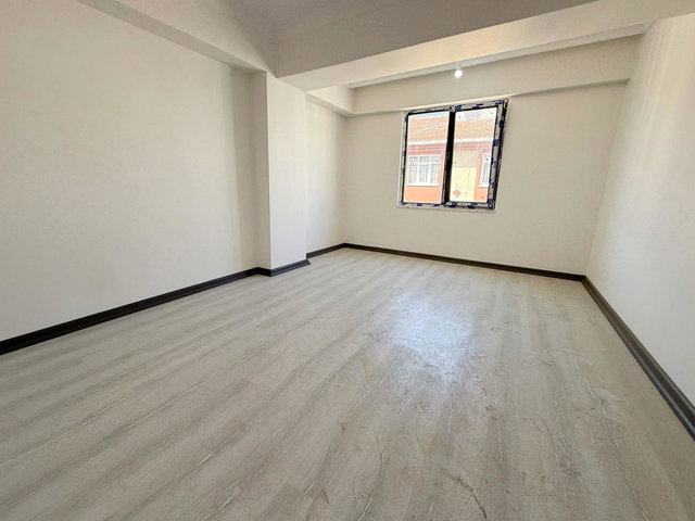REMAX'TEN KOCASİNAN MERKEZ'DE KAT MÜLKİYETLİ ÖN CEPHE BALKONLU SIFIR SATILIK DAİRE!