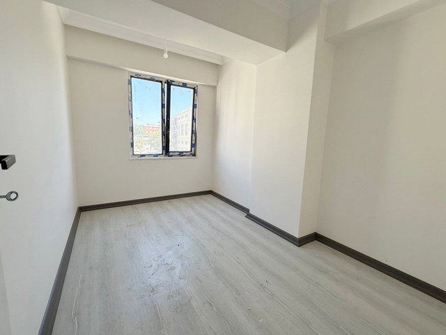 REMAX'TEN KOCASİNAN MERKEZ'DE KAT MÜLKİYETLİ ÖN CEPHE BALKONLU SIFIR SATILIK DAİRE!