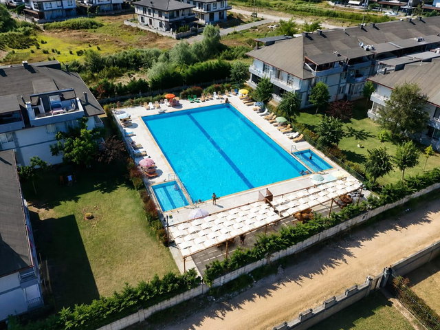 REMAX MAVİDEN KARASU GÖLPARK EVLERİNDE SATILIK 2+1 DUBLEX DAİRE