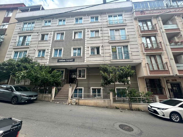 REMAX WE ZÜMRÜTEVLER CANAN SOKAK TA KİRALIK 2+1