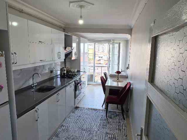 ESENYURT MEYDANDA 2+1 EŞYALI SATILIK DAİRE