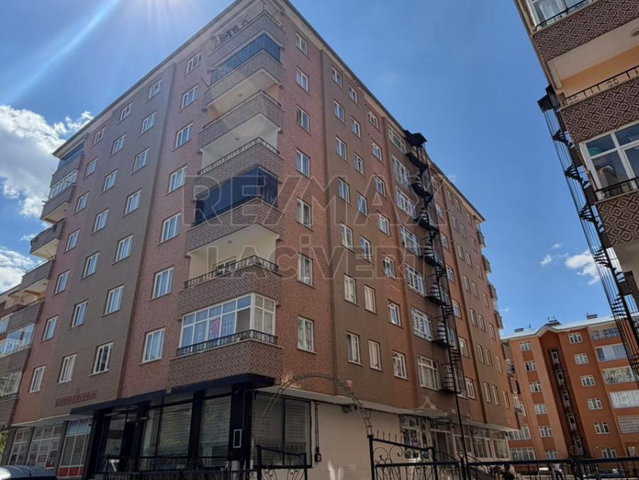 RE/MAX LACİVERT'TEN YILDIZKENT'TE 4+1 SATILIK DAİRE